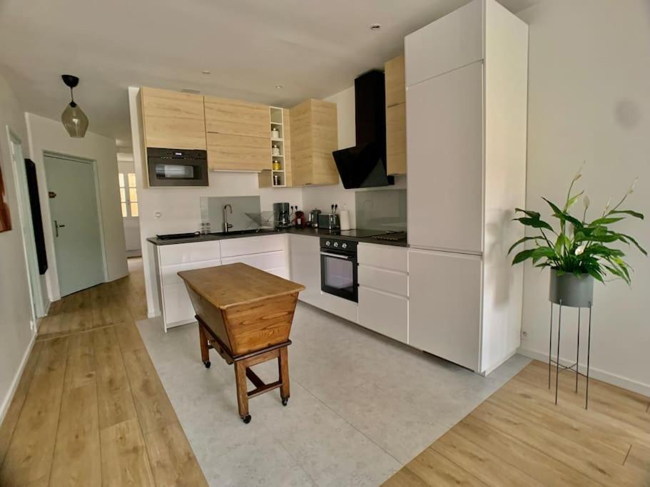 La Verriere Saint-martin - Historic Center & Wifi Apartment *